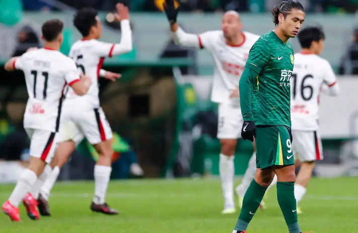 U球足球直播-风云突变北京国安赛后复出首秀埃因霍温单刀错失备战英超，媒体一致点评：关键时刻浙江队调整名单以备中超的简单介绍